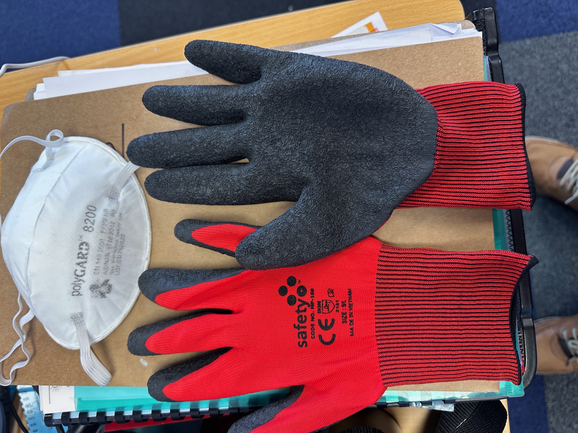 Latex crinkle grip glove